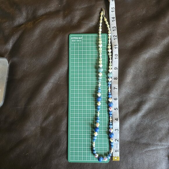 Vintage beaded necklace in varigated colours and shapes and materials. - Picture 8 of 9